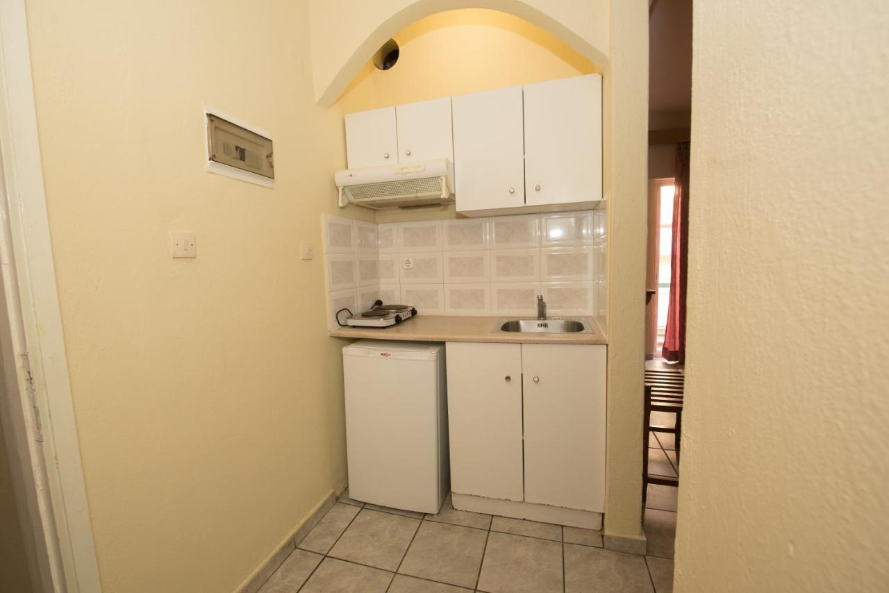 Amelies Apartments Paralía Екстериор снимка